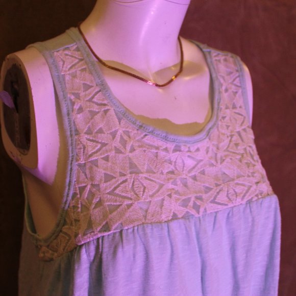 Aéropostale Tank - Picture 2 of 6